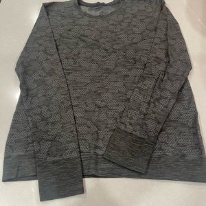 lululemon womens breeze by long sleeve (Sz 8)